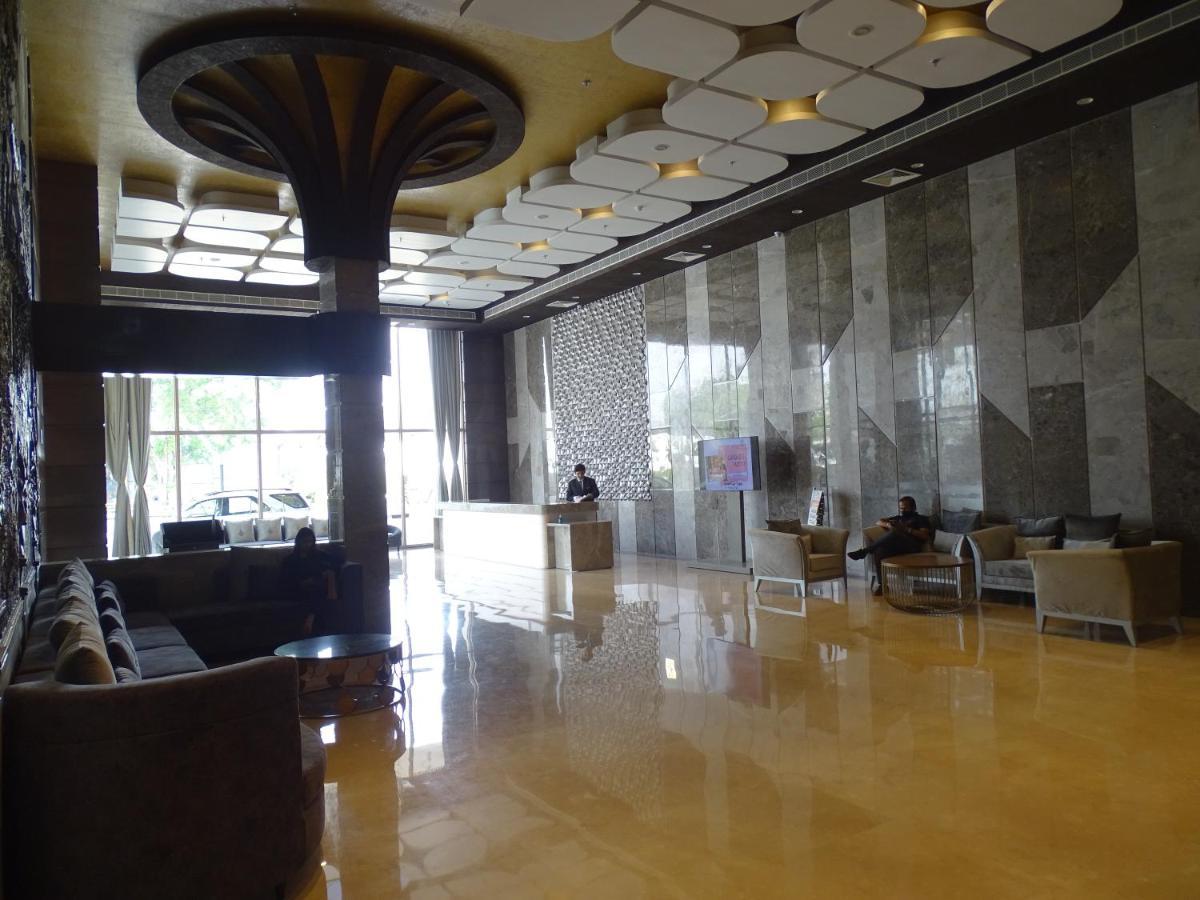 The Grand Arc Hotel & Convention Centre Shahjahanpur Exterior foto